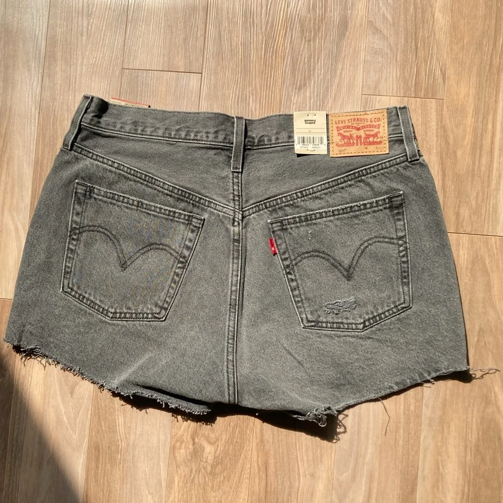 Relisted Levi’s distressed high rise 501 jean cotton cutoff denim short size 32 - Picture 10 of 17